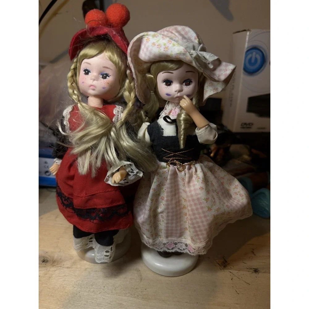 Set of 2 Vintage Folk Dolls – Blonde Braids &‎ Traditional Outfits – 8